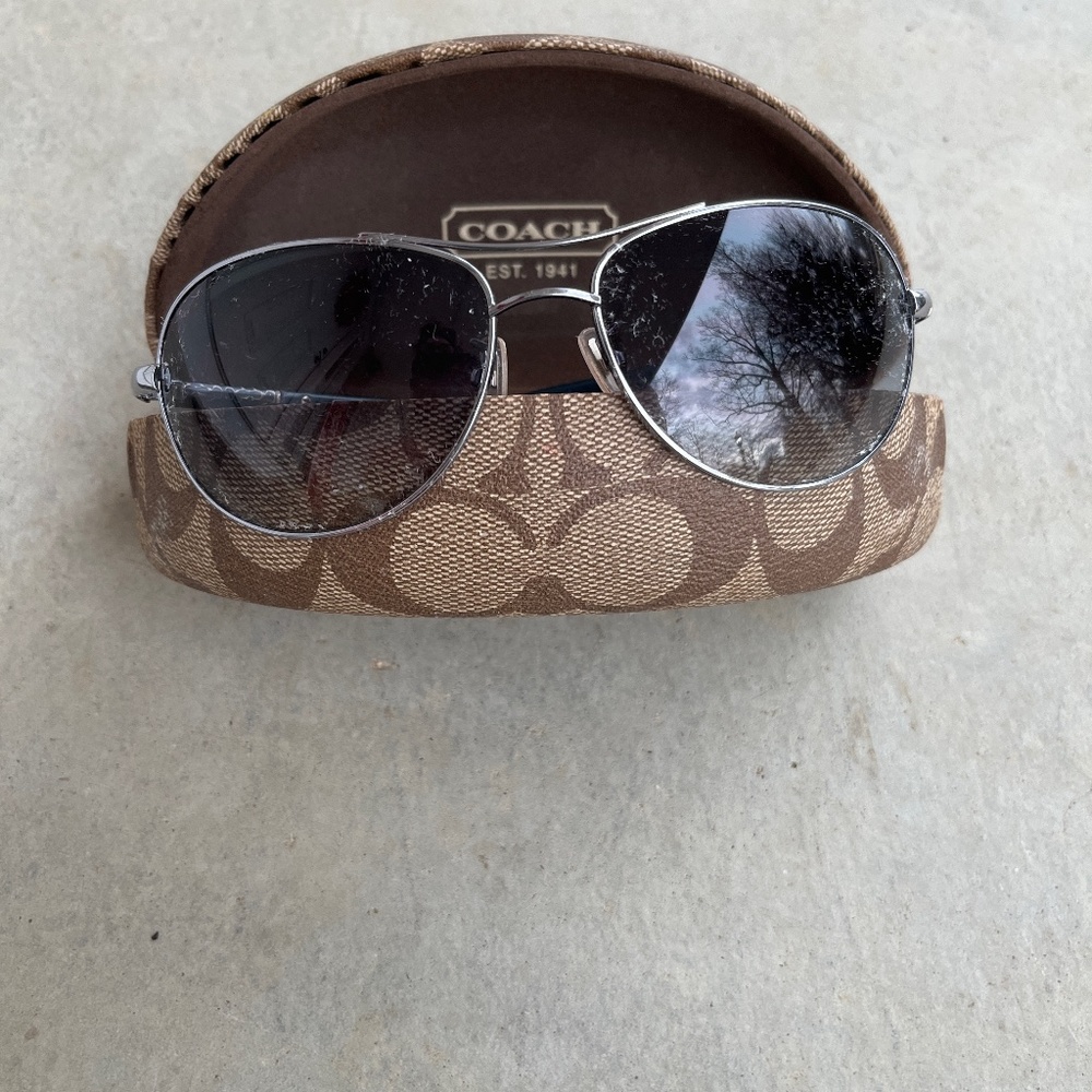 Preowned coach aviator glasses and case
